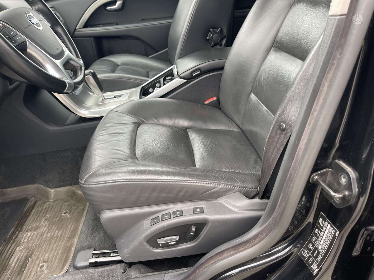 Volvo V70 2012 — photo 18