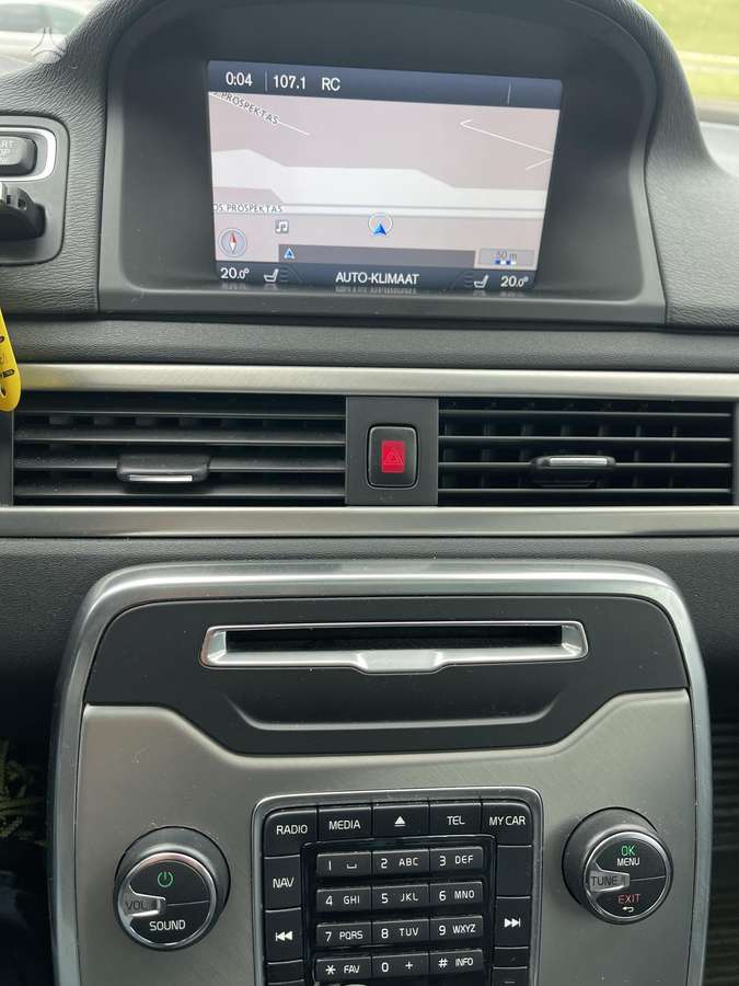Volvo V70 2012 — photo 21