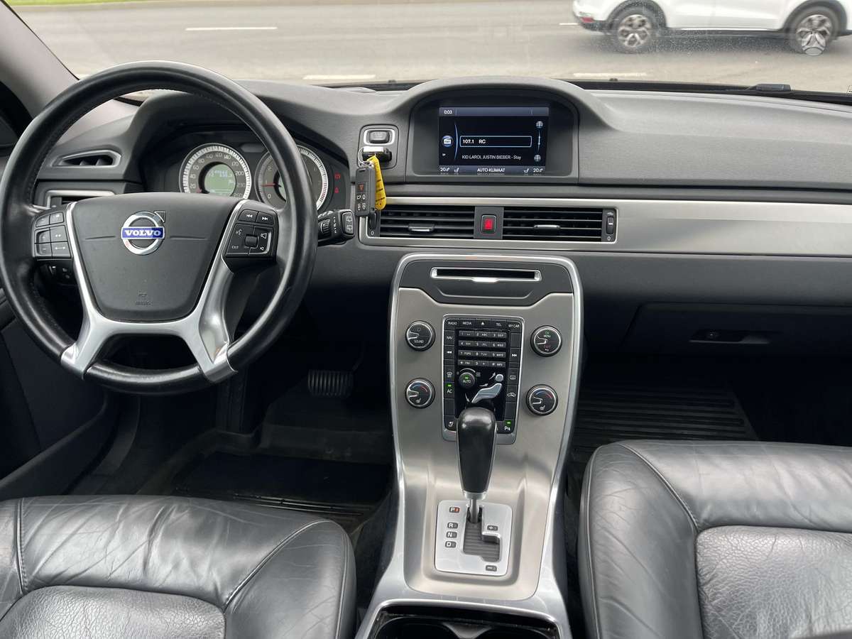 Volvo V70 2012 — photo 27