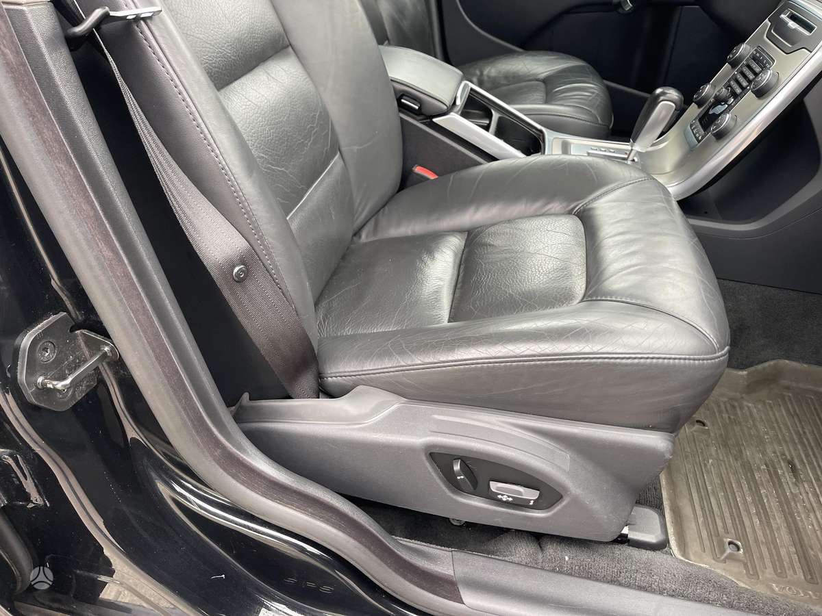 Volvo V70 2012 — photo 29