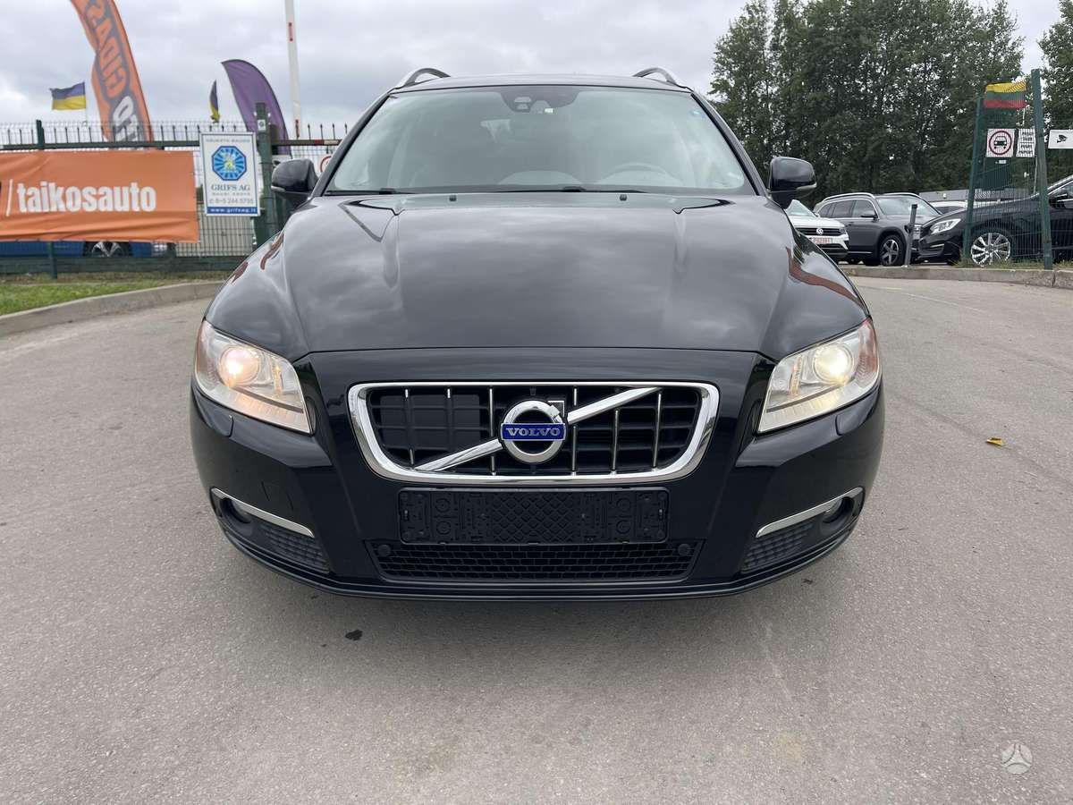 Volvo V70 2012 — engine 1595 cm³, 179 HP (132kW)