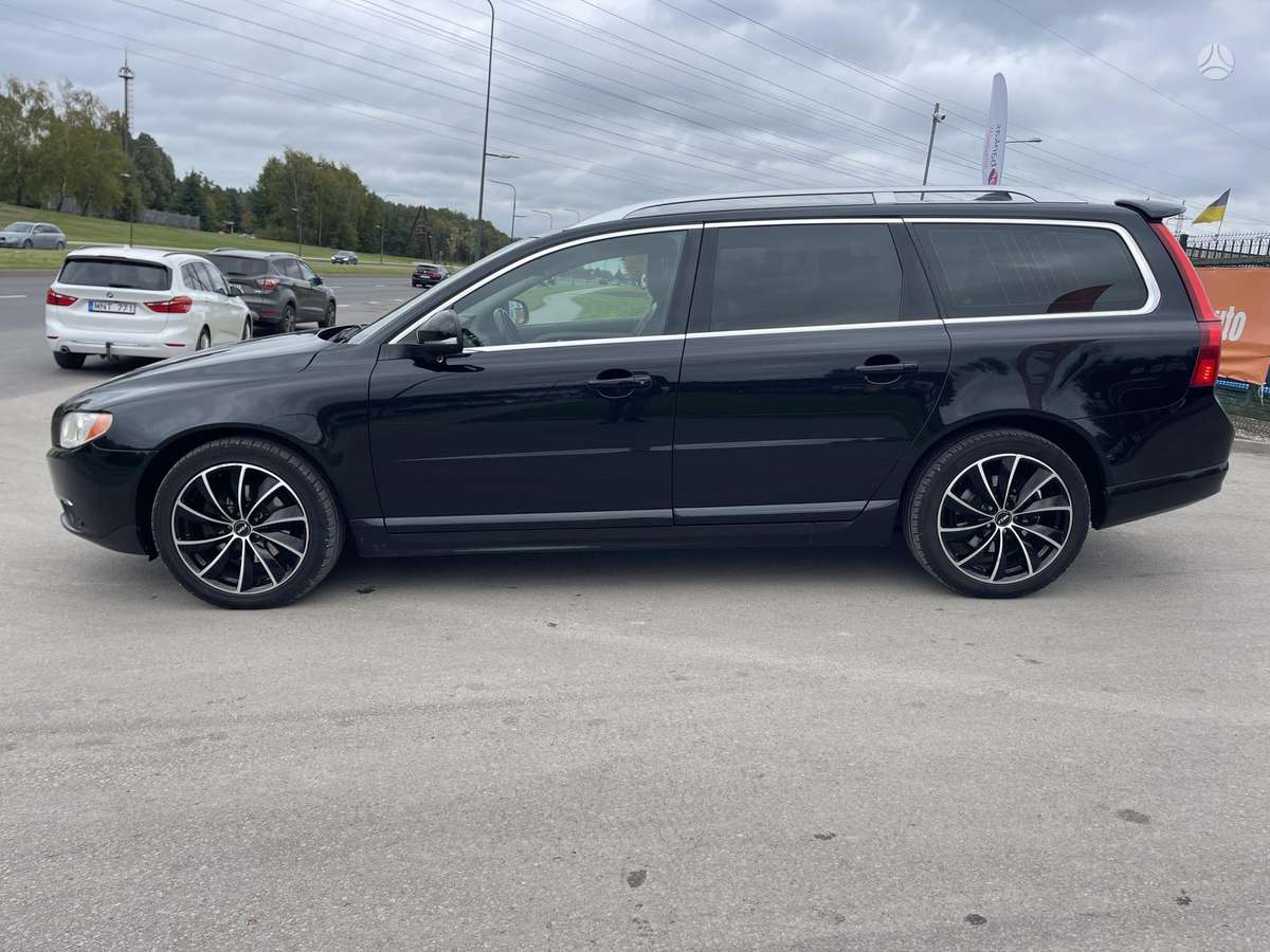 Volvo V70 2012 — photo 8