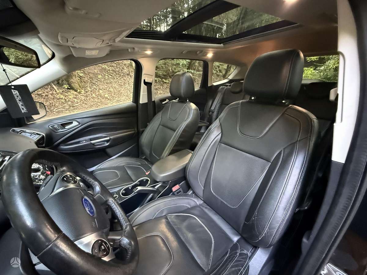 Ford Kuga 2015 — салон