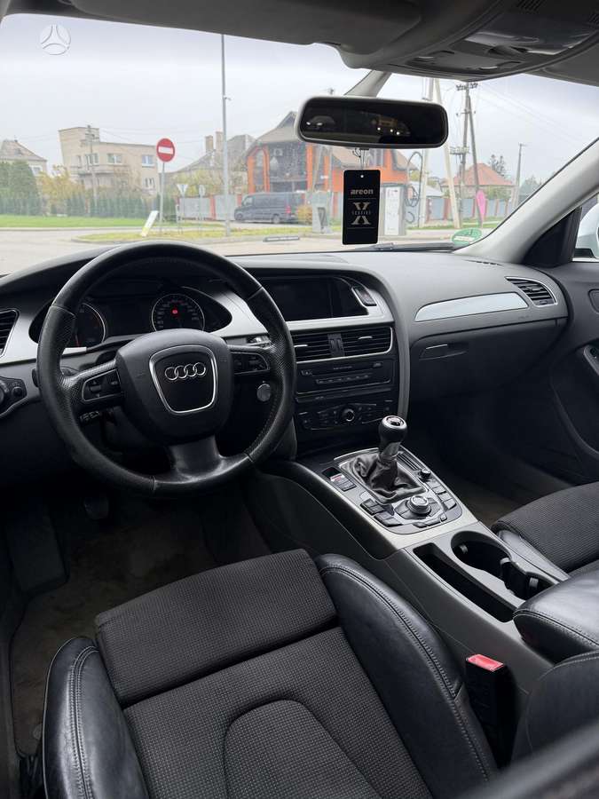 Audi A4 2010 — photo 5
