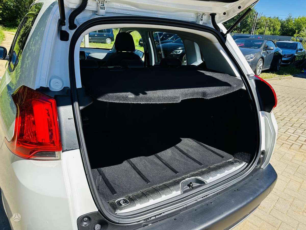 Peugeot 2008 2015 — photo 11