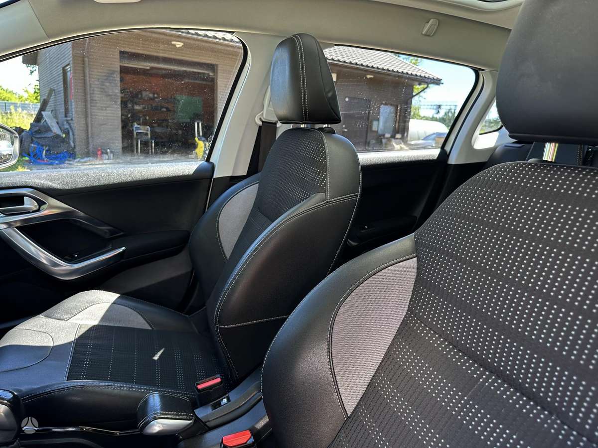 Peugeot 2008 2015 — photo 16