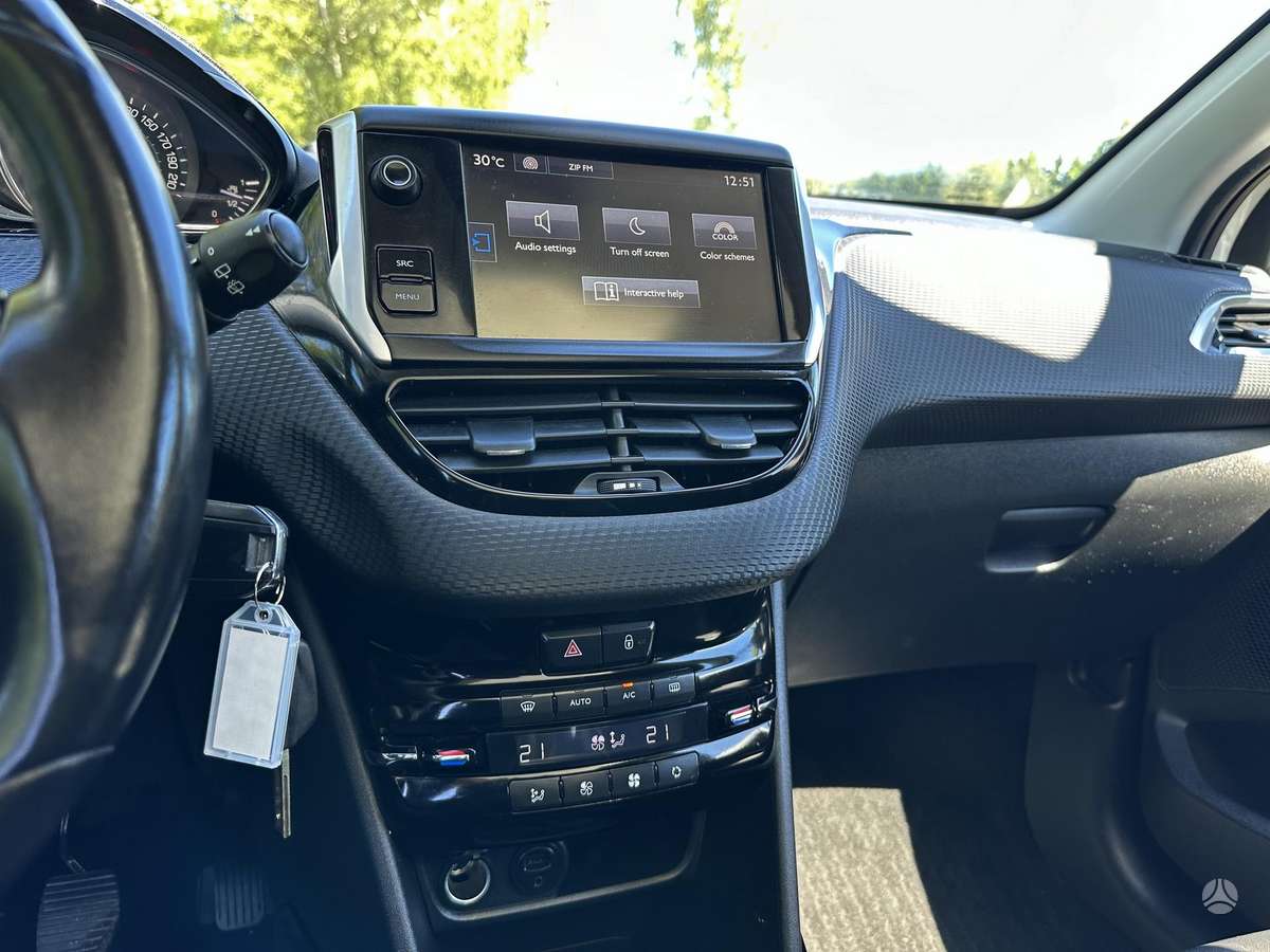 Peugeot 2008 2015 — photo 18