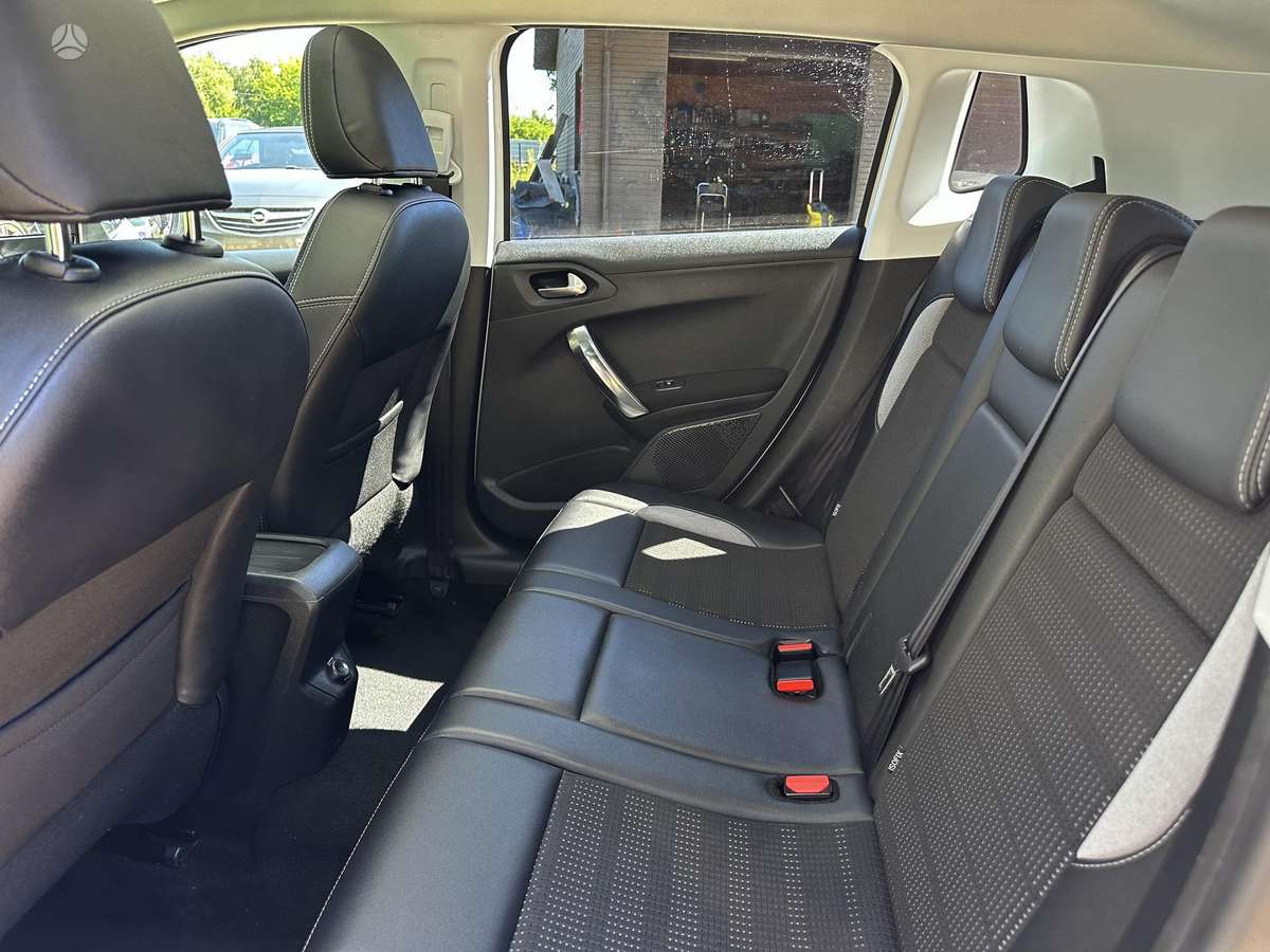 Peugeot 2008 2015 — photo 19
