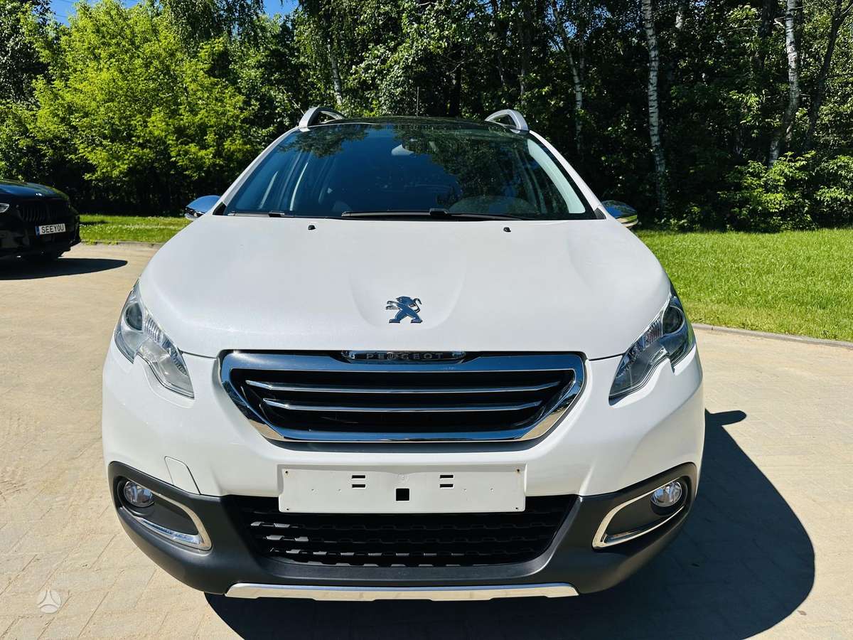 Peugeot 2008 2015 — rear view