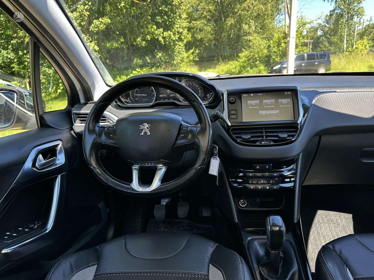 Peugeot 2008 2015 — photo 21
