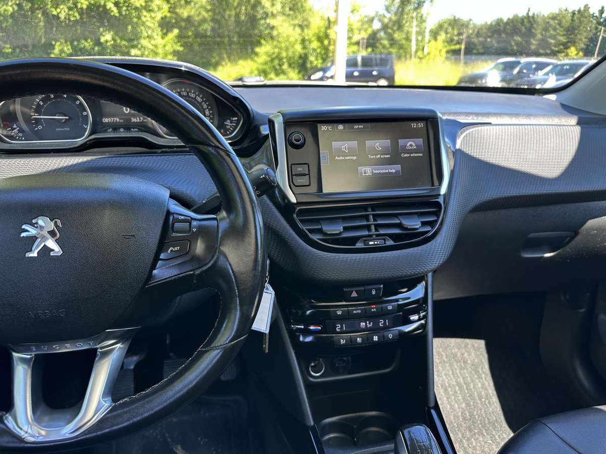 Peugeot 2008 2015 — photo 22
