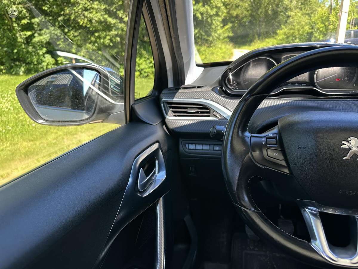 Peugeot 2008 2015 — photo 23