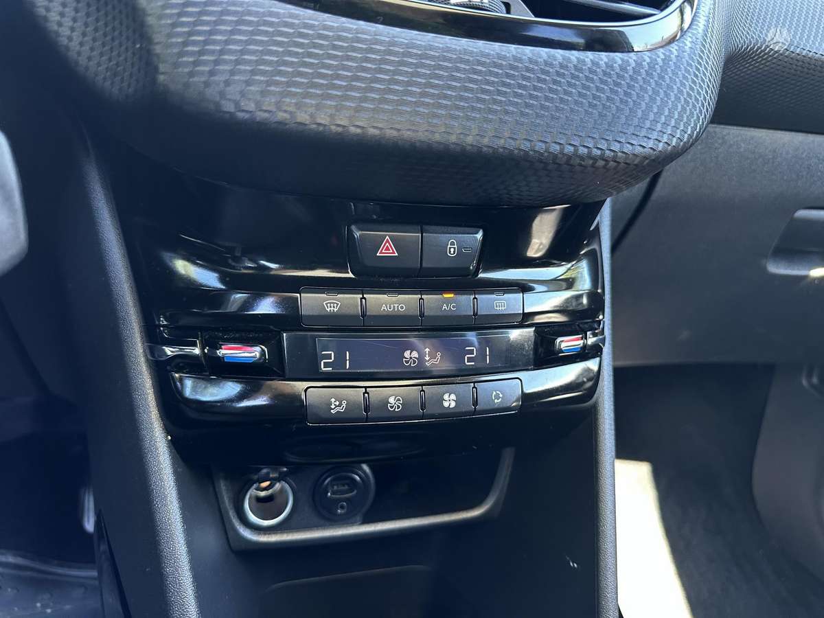 Peugeot 2008 2015 — photo 24