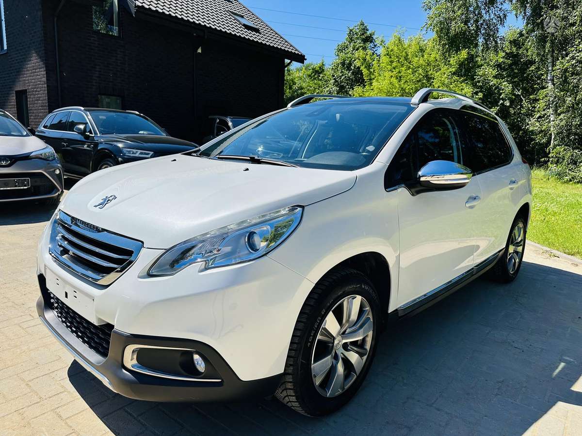 Peugeot 2008 2015 — interior