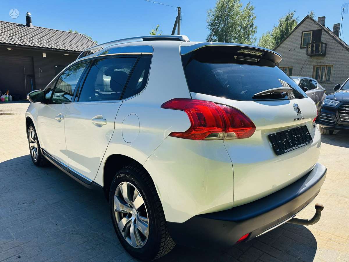 Peugeot 2008 2015 — engine 1200 cm³