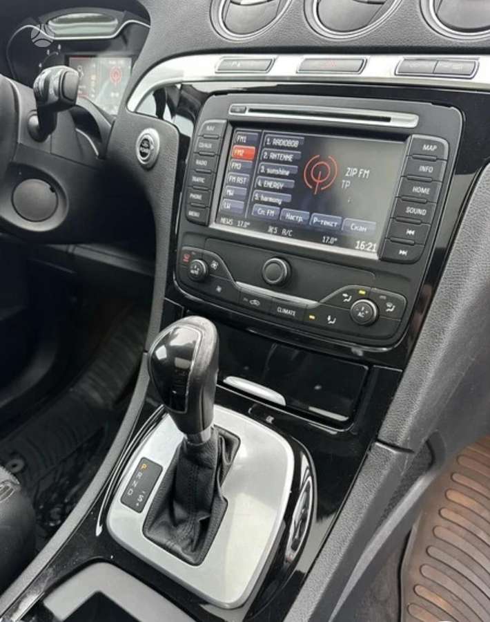 Ford S-MAX 2012 — photo 15