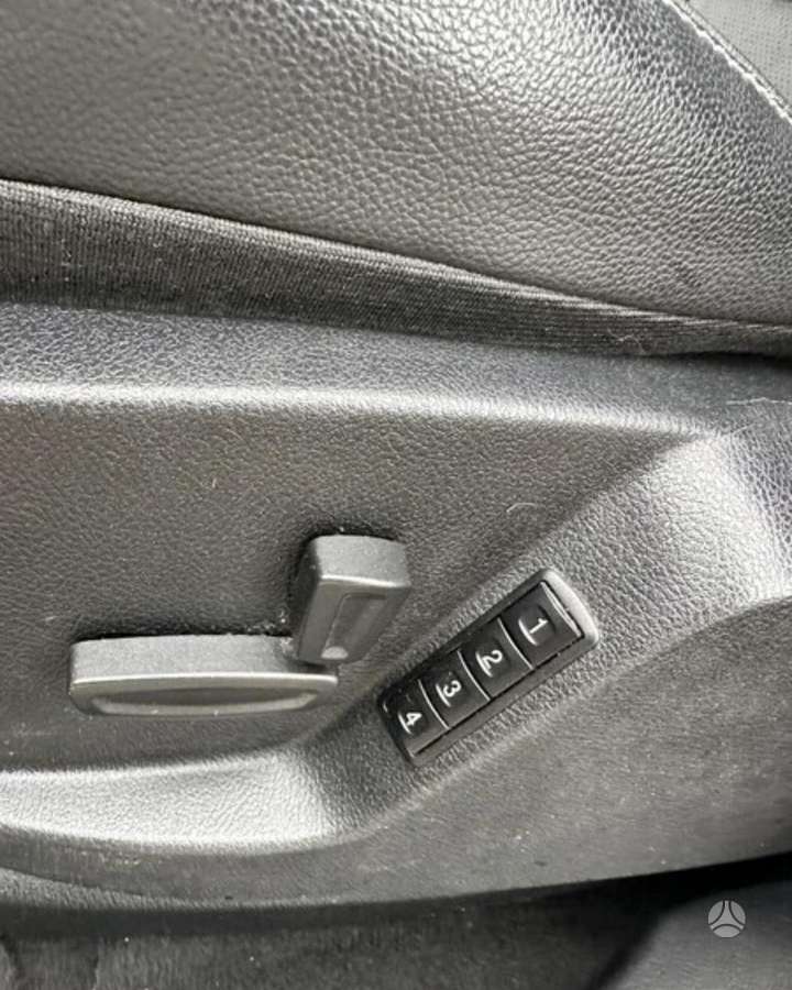 Ford S-MAX 2012 — photo 17