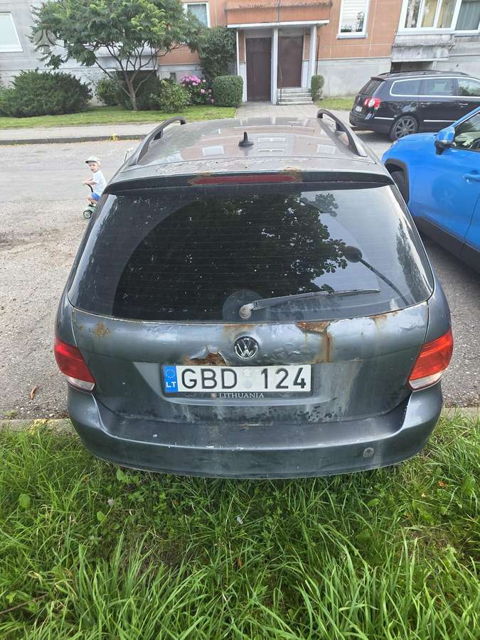 Volkswagen Jetta 2009 — салон