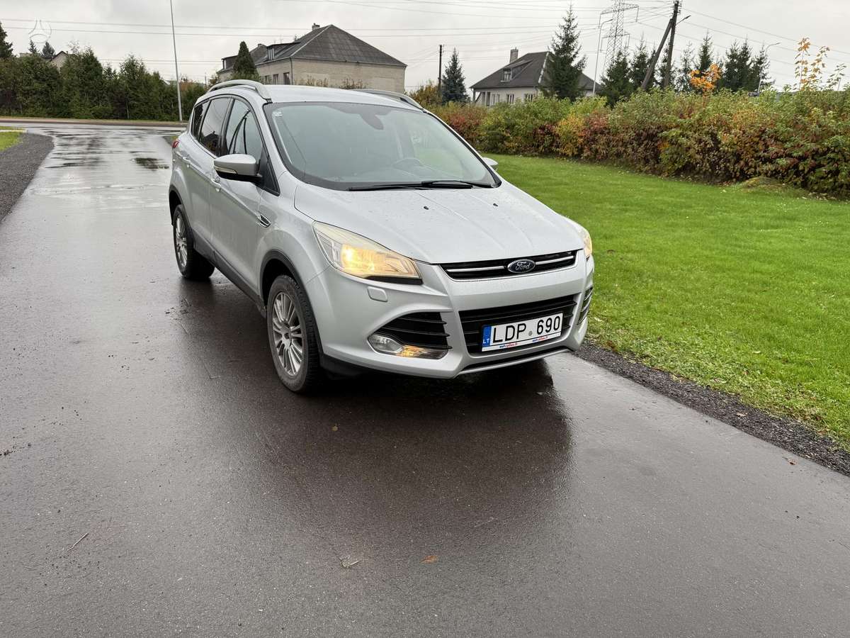 Ford Kuga 2014 — rear view