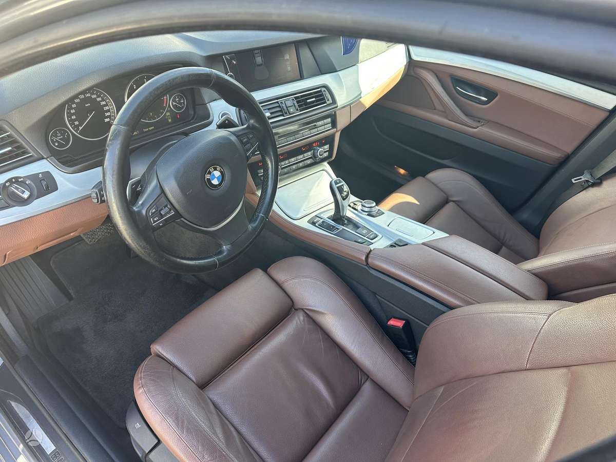 BMW 530 2010 — photo 11