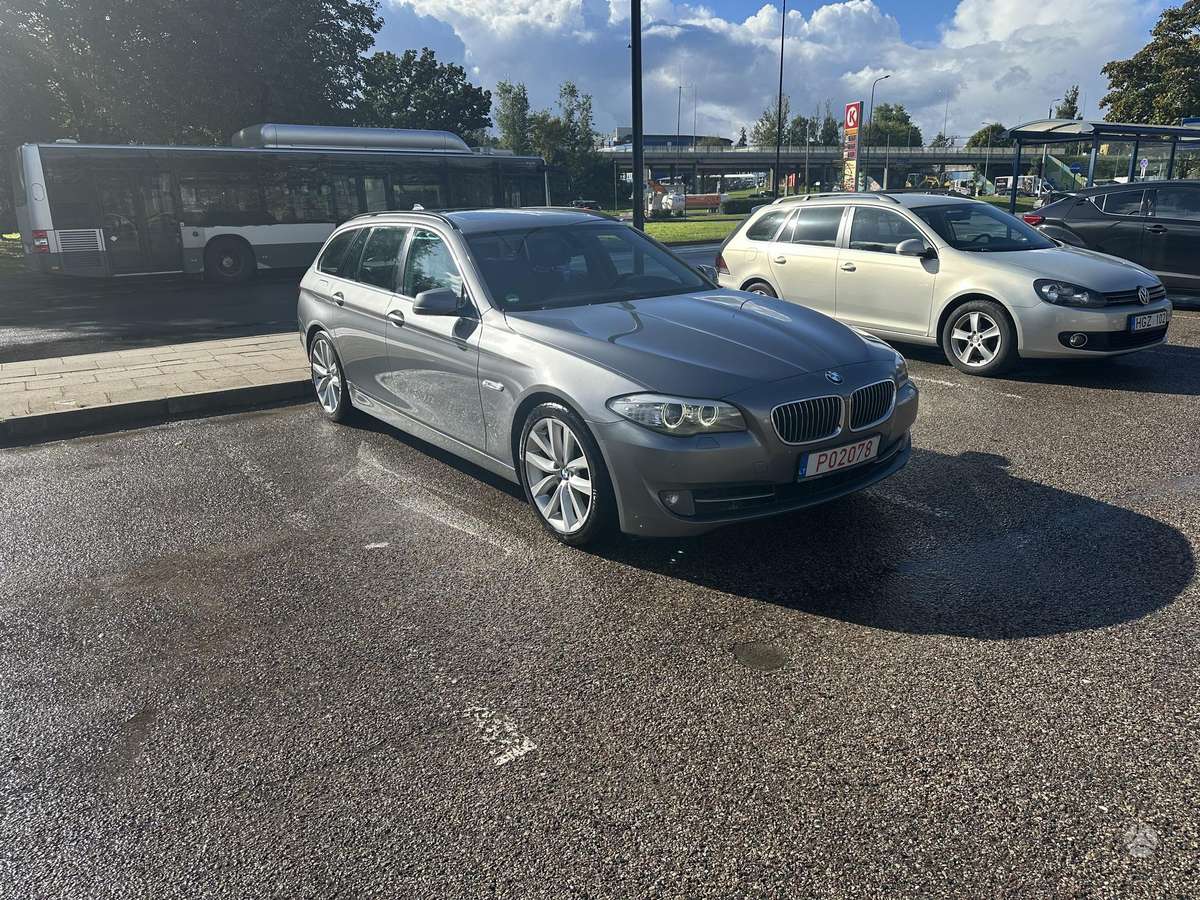 BMW 530 2010 — engine 3000 cm³, 245 HP (180kW)