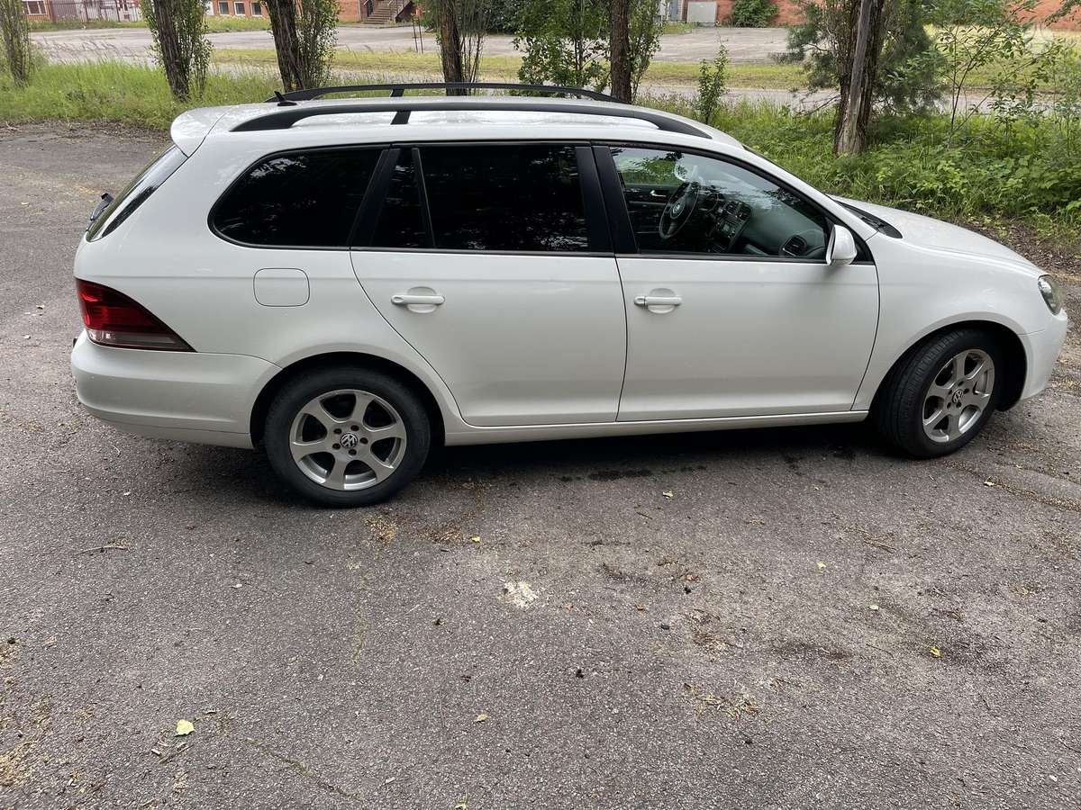 Volkswagen Golf 2012 — двигун 1390 cm³, 122 HP (90kW)