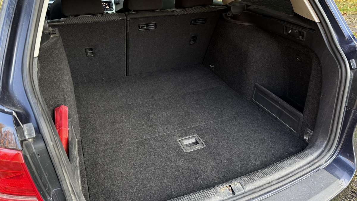 Volkswagen Passat 2011 — photo 14