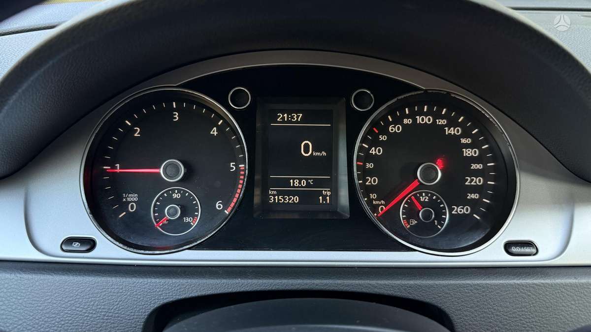 Volkswagen Passat 2011 — photo 15