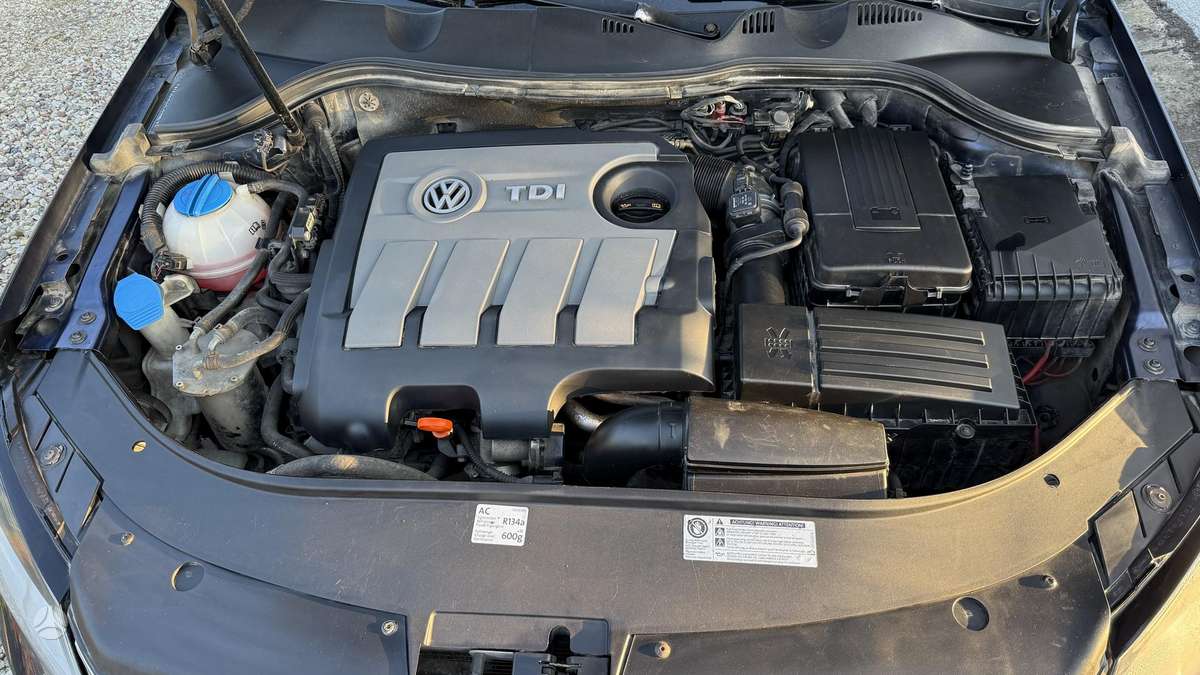 Volkswagen Passat 2011 — photo 16