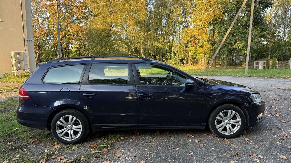 Volkswagen Passat 2011 — engine 1598 cm³, 105 HP (77kW)