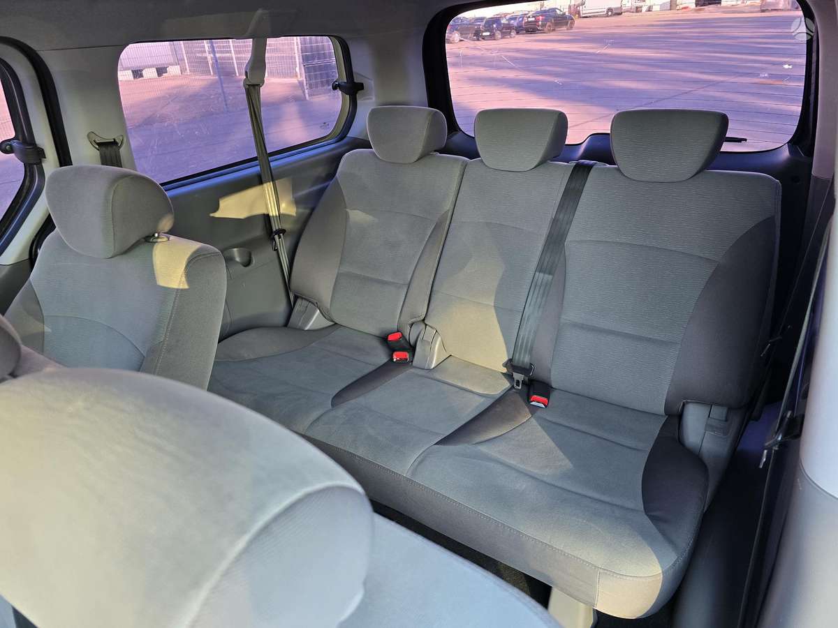 Hyundai H1 2011 — photo 16