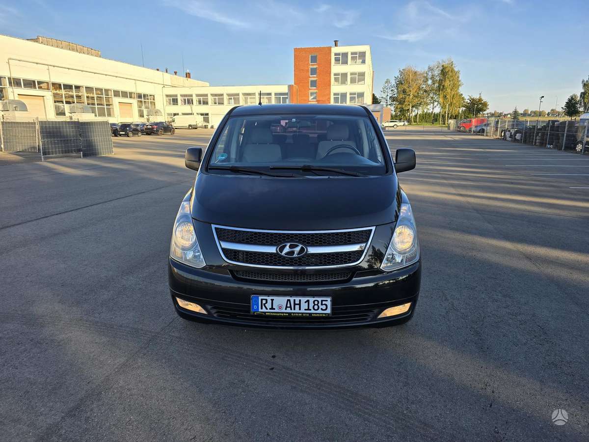 Hyundai H1 2011 — rear view