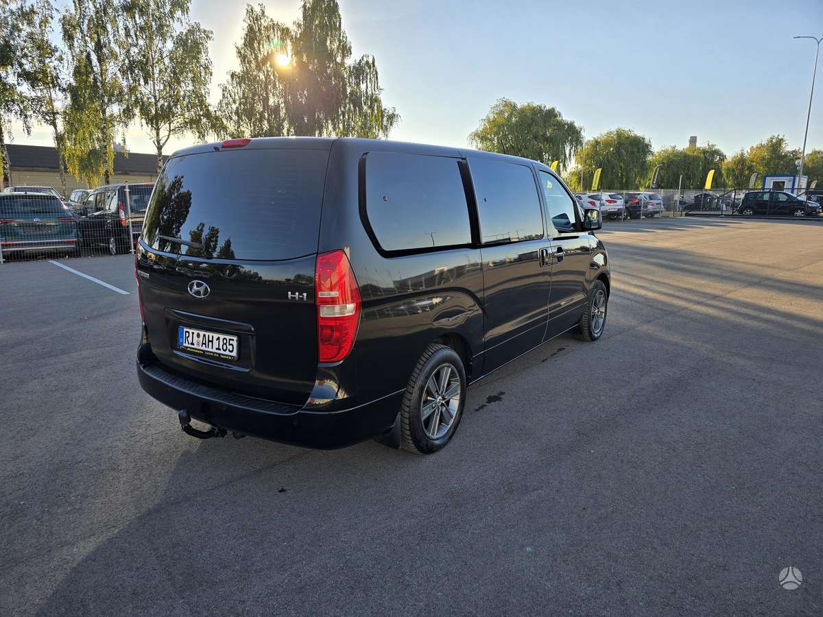 Hyundai H1 2011 — engine 2500 cm³, 170 HP (125kW)