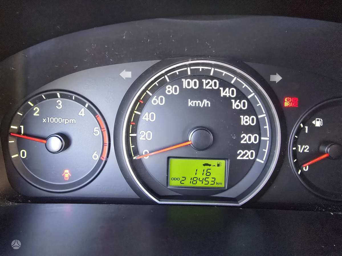 Hyundai H1 2011 — photo 9