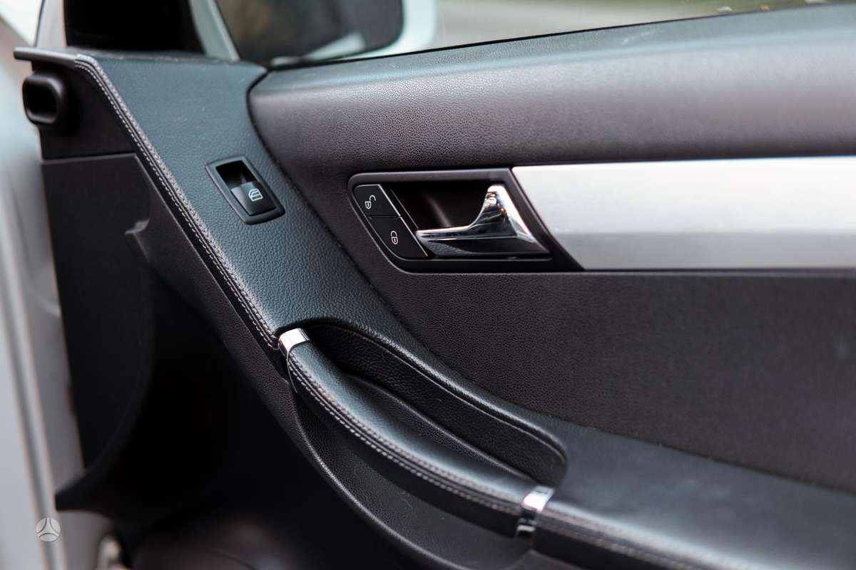 Mercedes-Benz R280 2008 — photo 21