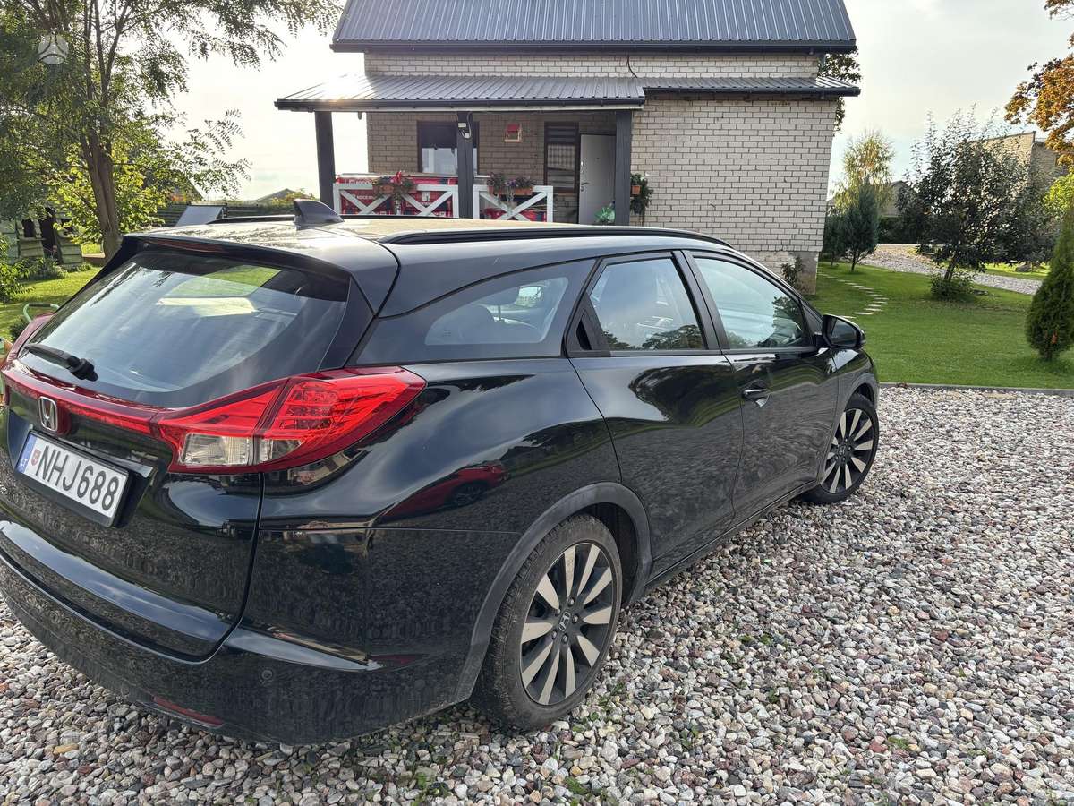 Honda Civic 2014 — engine 1600 cm³, 120 HP (88kW)