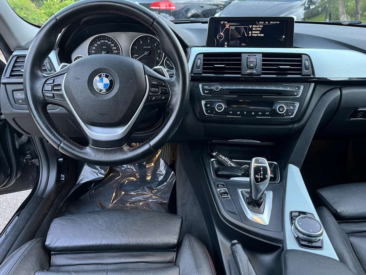 BMW 320 2013 — photo 19