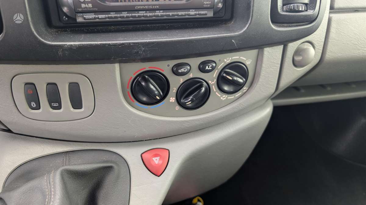 Renault Trafic 2004 — photo 10