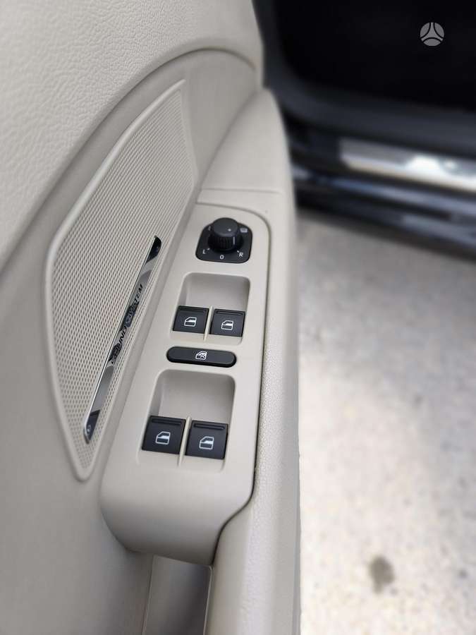 Skoda Superb 2012 — photo 16