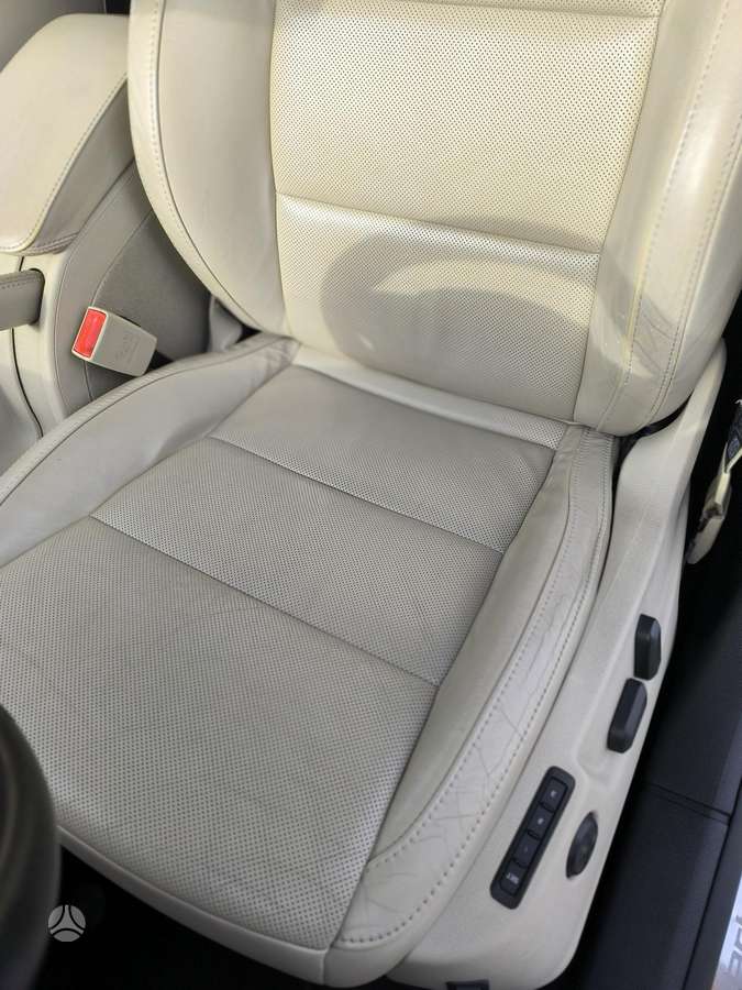 Skoda Superb 2012 — photo 17