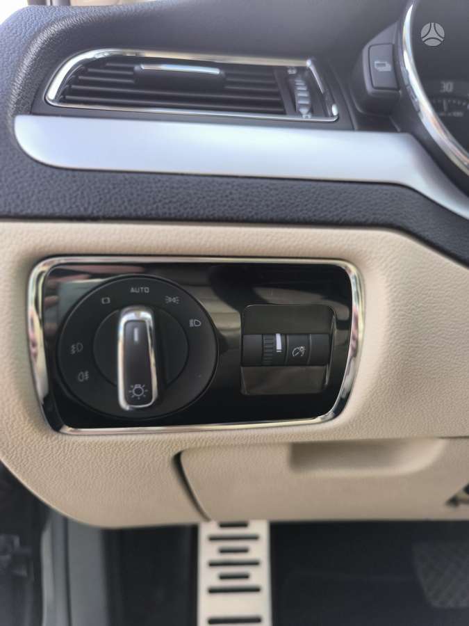 Skoda Superb 2012 — photo 18