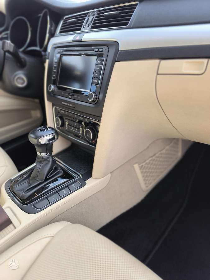 Skoda Superb 2012 — photo 20
