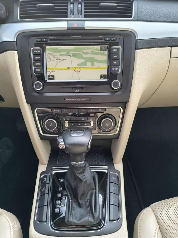 Skoda Superb 2012 — photo 23