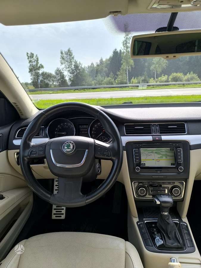 Skoda Superb 2012 — photo 25