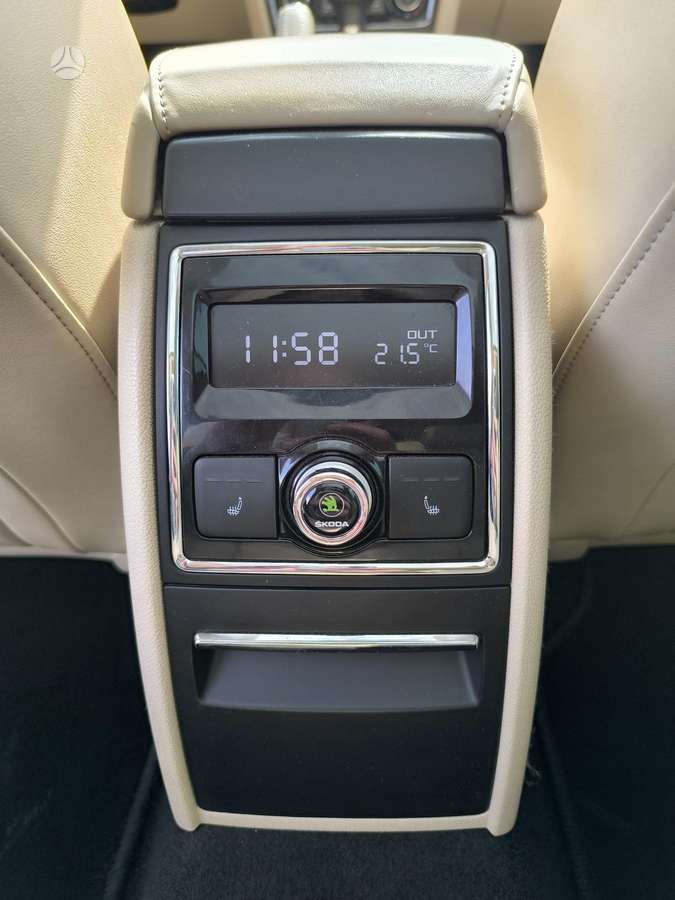 Skoda Superb 2012 — photo 26