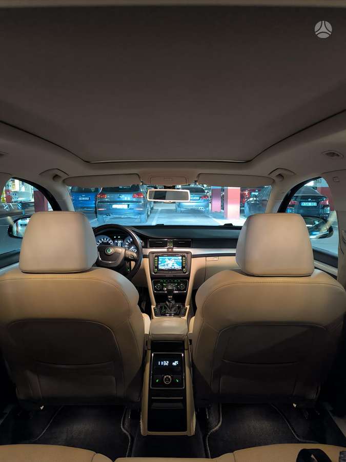 Skoda Superb 2012 — interior