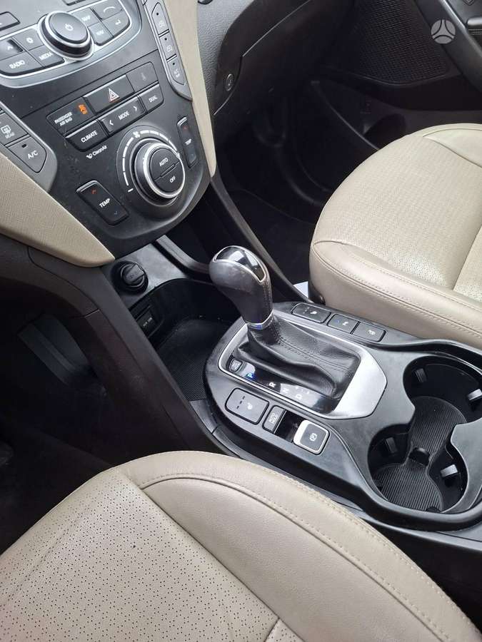 Hyundai Santa 2013 — photo 11