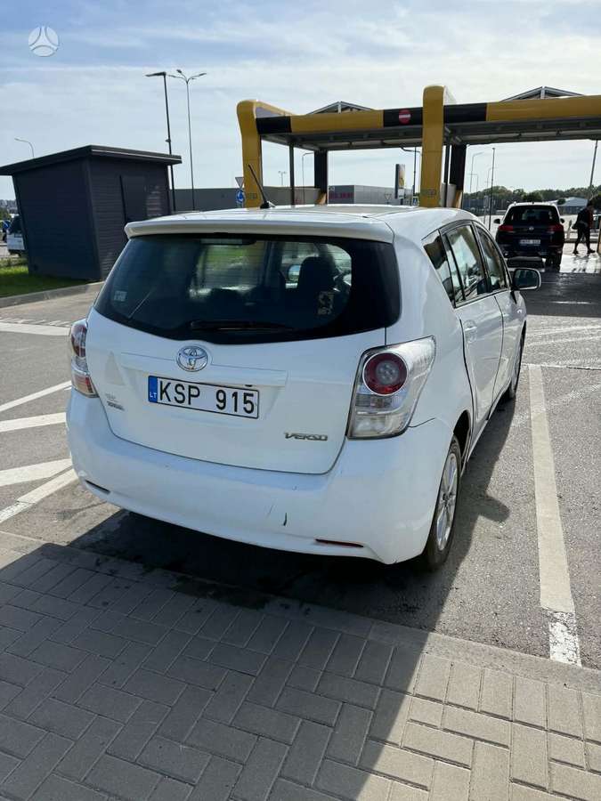 Toyota Verso 2011 — engine 1998 cm³, 126 HP (93kW)
