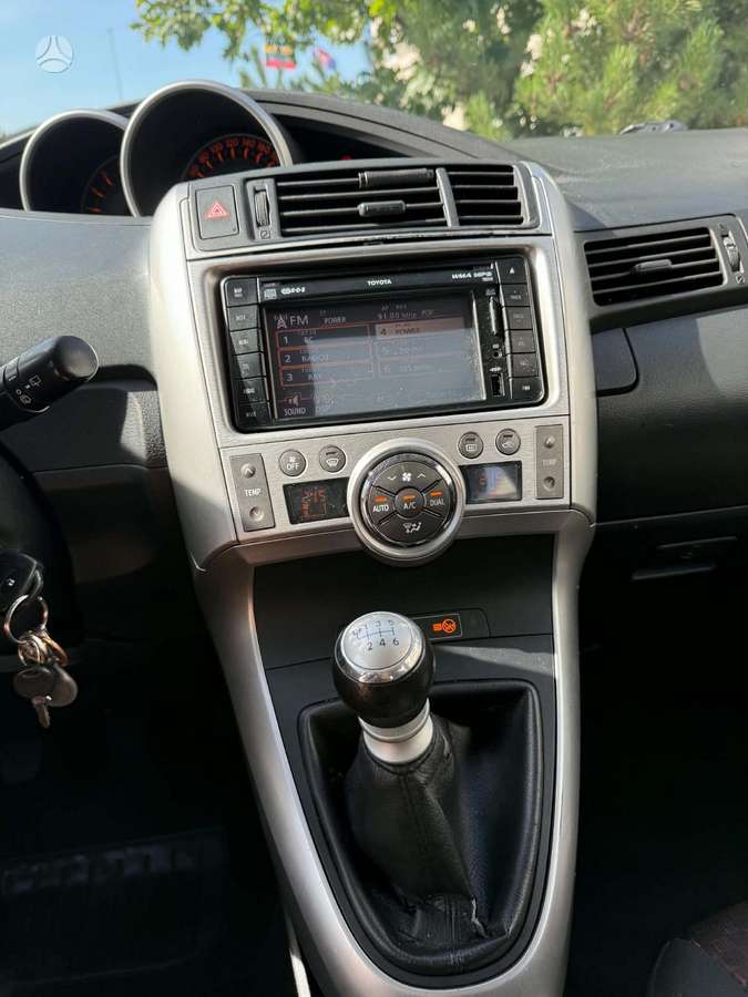 Toyota Verso 2011 — photo 5