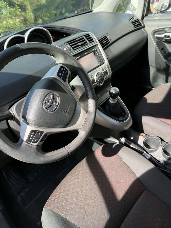 Toyota Verso 2011 — photo 7